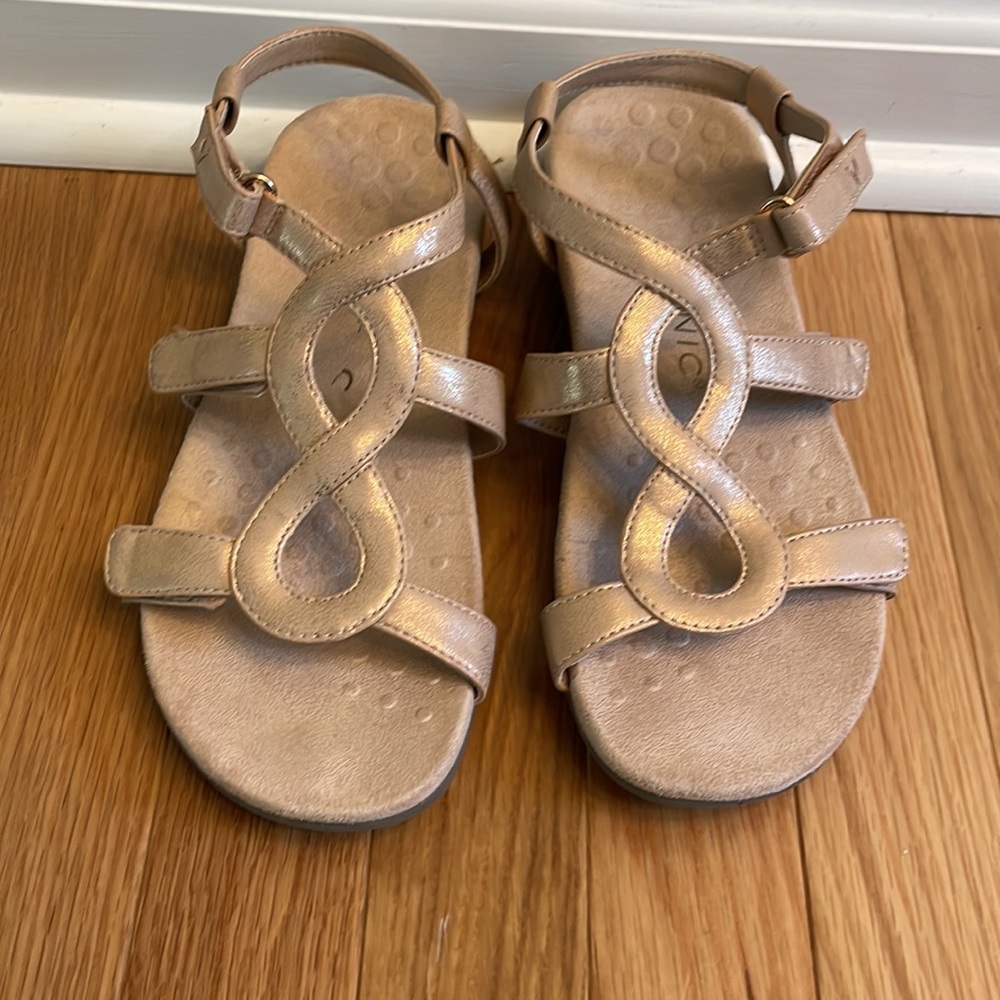 VIONIC® Jodie sandal in rose gold